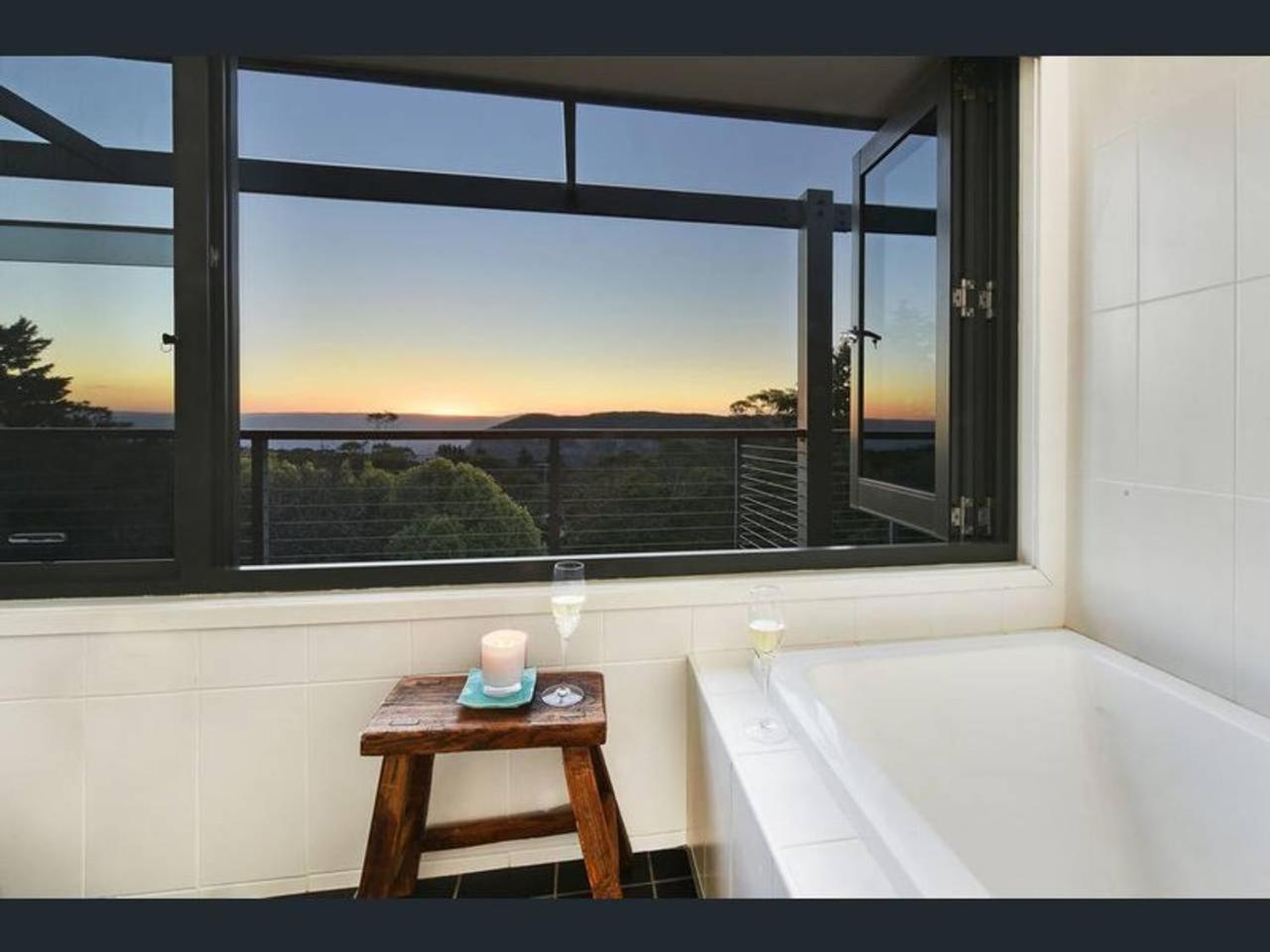 Narrow Neck Views - Peaceful 4 Bedroom Home With Stunning Views! Катумба Екстериор снимка